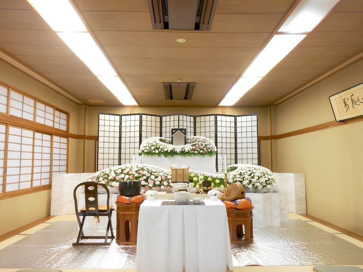 第二ホール（祭壇はイメージ）